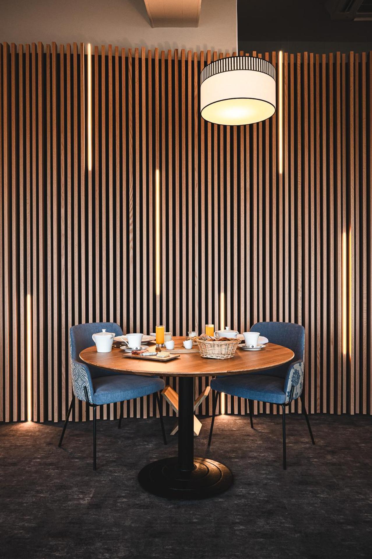 Logis Hotellerie Les Brisants , Restaurant J M Perochon Бретиньоль-сюр-Мер Экстерьер фото