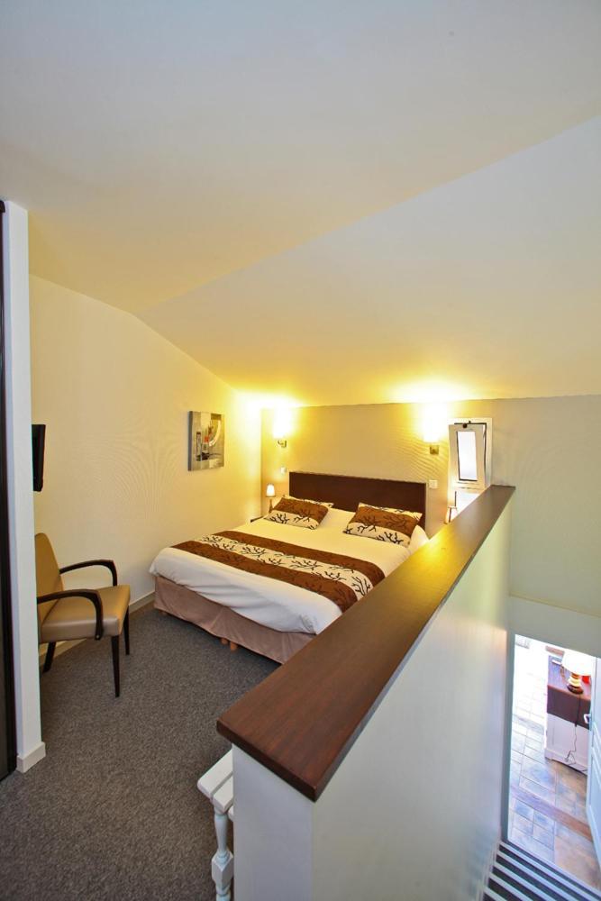 Logis Hotellerie Les Brisants , Restaurant J M Perochon Бретиньоль-сюр-Мер Экстерьер фото