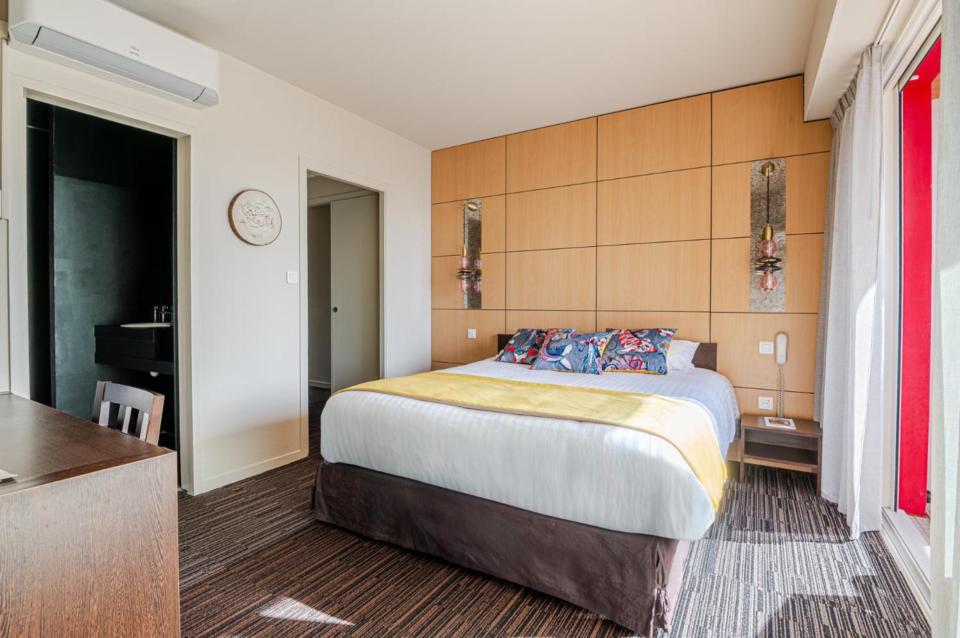Logis Hotellerie Les Brisants , Restaurant J M Perochon Бретиньоль-сюр-Мер Экстерьер фото