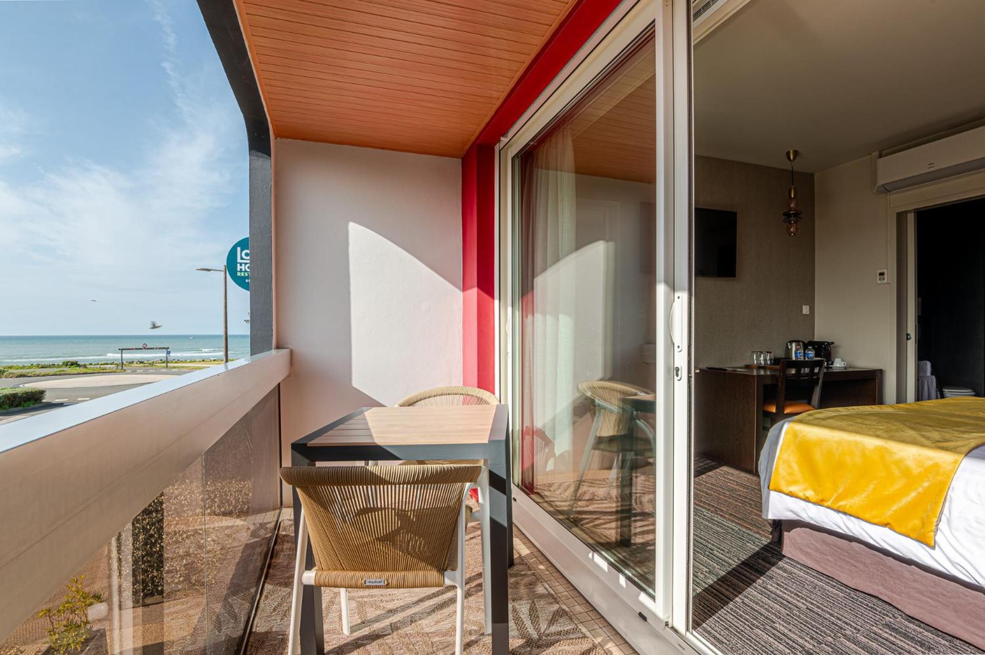 Logis Hotellerie Les Brisants , Restaurant J M Perochon Бретиньоль-сюр-Мер Экстерьер фото