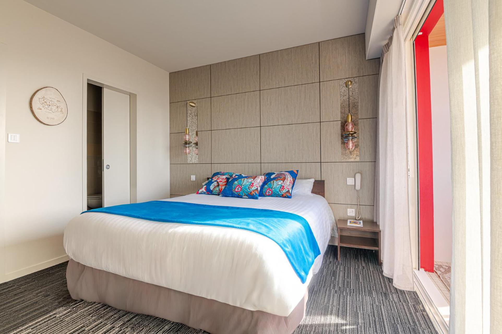 Logis Hotellerie Les Brisants , Restaurant J M Perochon Бретиньоль-сюр-Мер Экстерьер фото