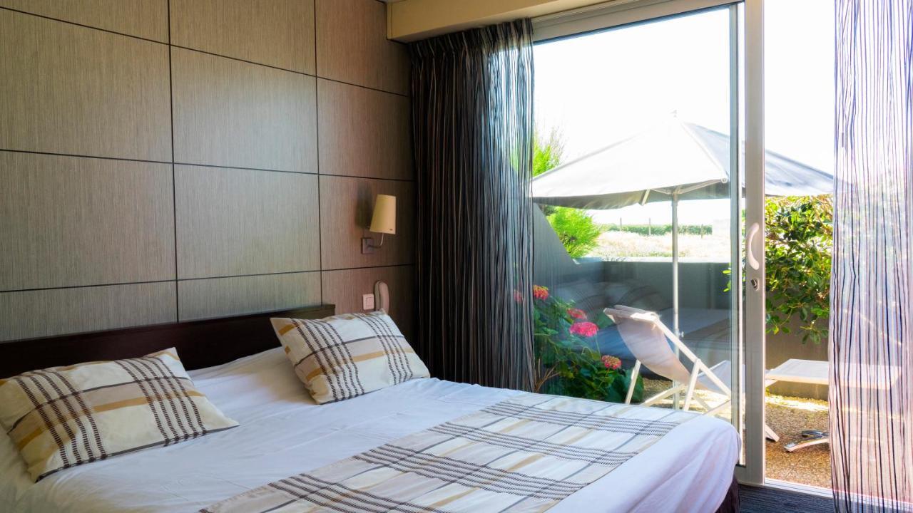 Logis Hotellerie Les Brisants , Restaurant J M Perochon Бретиньоль-сюр-Мер Экстерьер фото