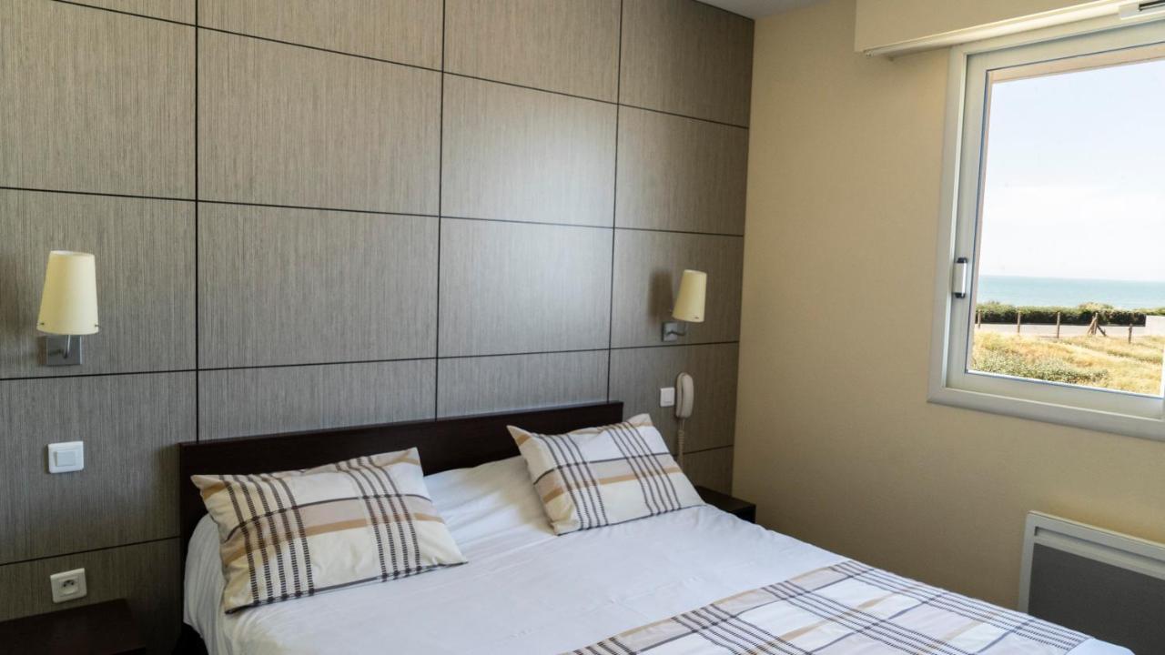 Logis Hotellerie Les Brisants , Restaurant J M Perochon Бретиньоль-сюр-Мер Экстерьер фото